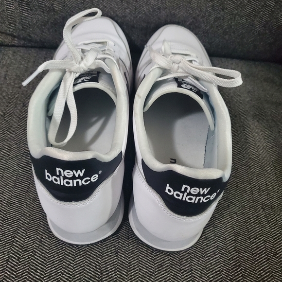 New Balance - Picture 4 of 5